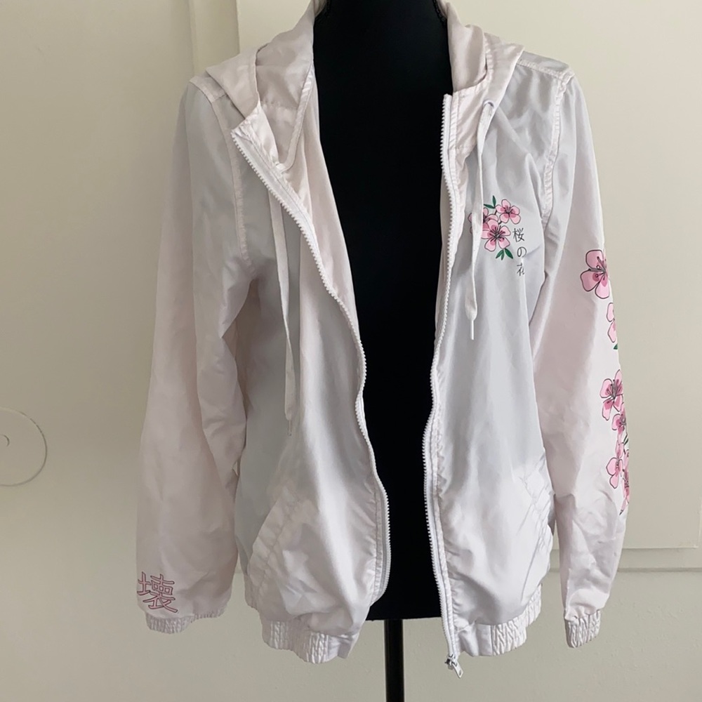 White windbreaker jacket•M